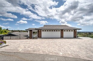 1658 N Hunters Way in Orange, CA - Building Photo