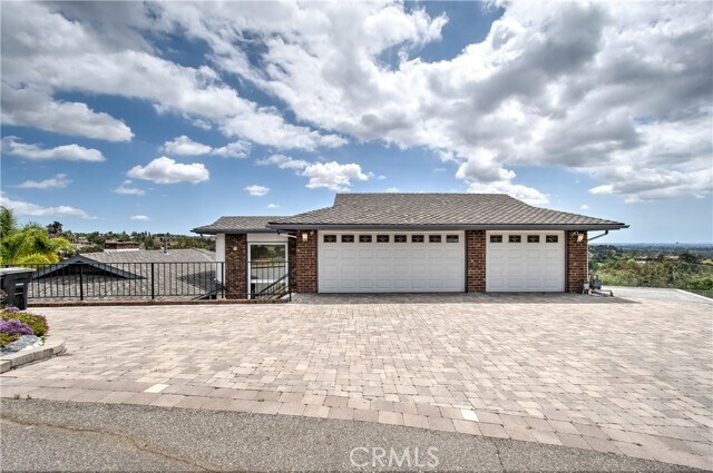 1658 N Hunters Way in Orange, CA - Building Photo