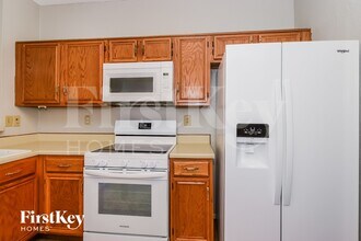 1729 Creek Valley Rd in Mesquite, TX - Foto de edificio - Building Photo