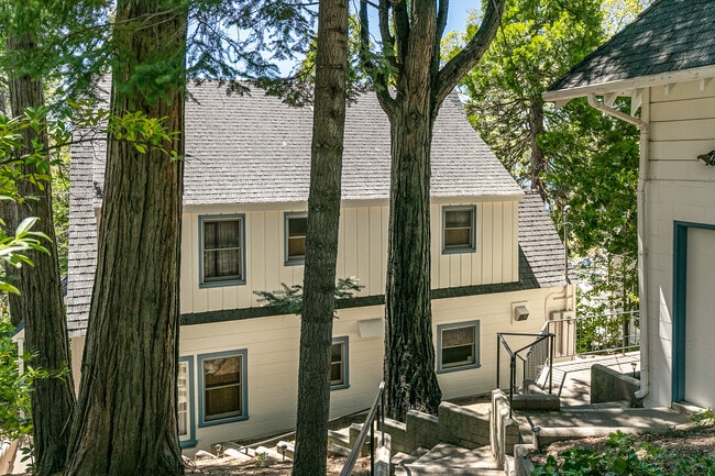 244 John Muir Rd in Lake Arrowhead, CA - Building Photo - Building Photo