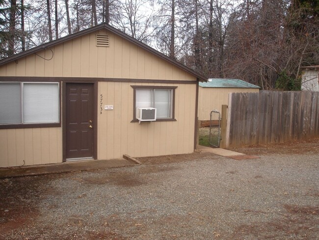 5773-B Stratton Ln in Paradise, CA - Foto de edificio - Building Photo