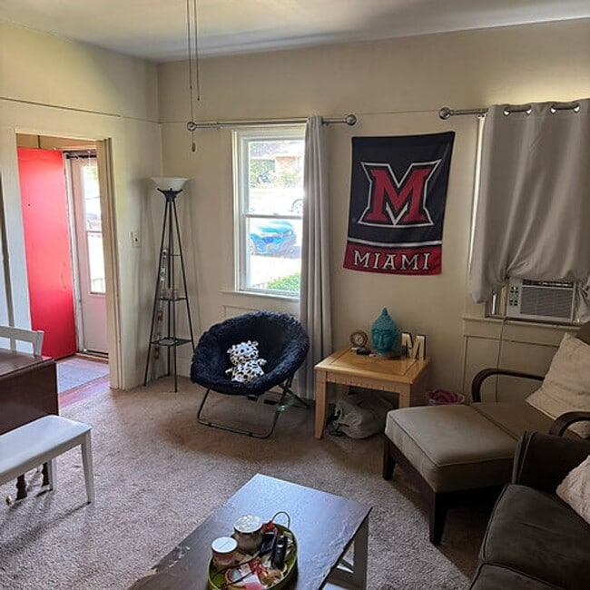 319 N Elm St in Oxford, OH - Building Photo - Building Photo