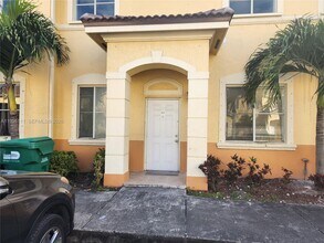 6970 NW 177th St in Hialeah, FL - Building Photo - Building Photo