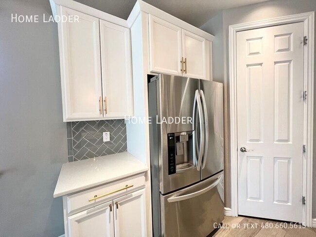 2039 S Osborn Ln in Gilbert, AZ - Building Photo - Building Photo