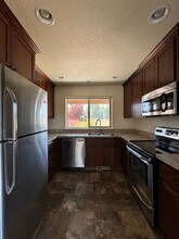 375 Jadon Dr in Lebanon, OR - Building Photo - Building Photo