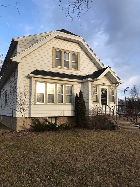 2968 S 84th St in West Allis, WI - Building Photo