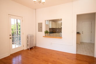 883 Montauk Ave in New London, CT - Building Photo - Building Photo
