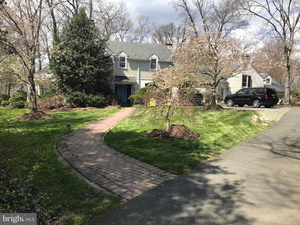 1105 Vassar Rd in Alexandria, VA - Building Photo