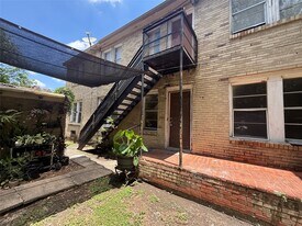 7002 Vandeman St in Houston, TX - Building Photo
