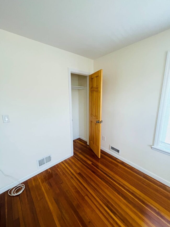 27 1st St in Glen Cove, NY - Building Photo - Building Photo