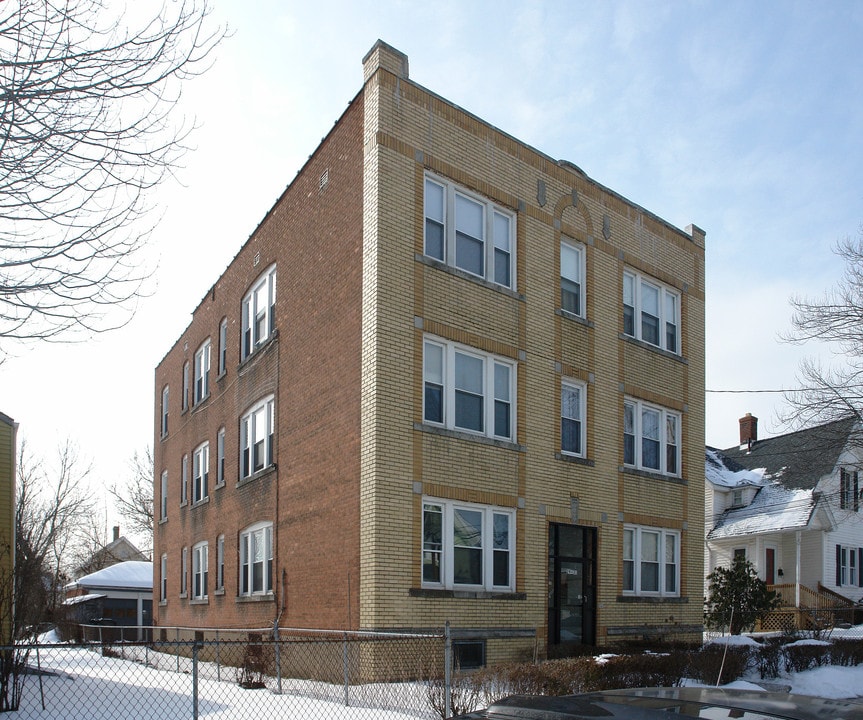 29 Douglas St in Hartford, CT - Building Photo