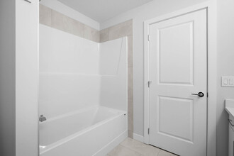 3907-3941 41 Ave in Beaumont, AB - Building Photo - Building Photo