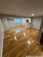 23 Roughan St, Unit 1 in Revere, MA - Foto de edificio - Building Photo