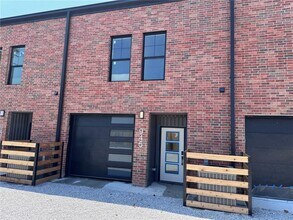 945 SE 10th St in Bentonville, AR - Building Photo - Building Photo