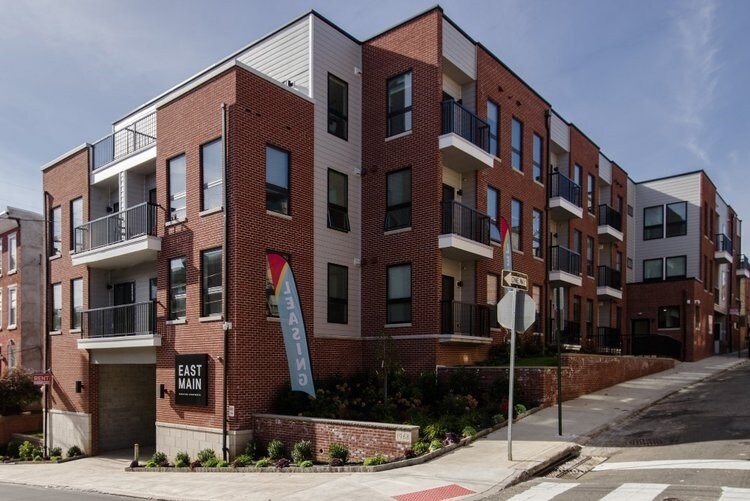 East Main Manayunk Apartments in Philadelphia, PA - Building Photo