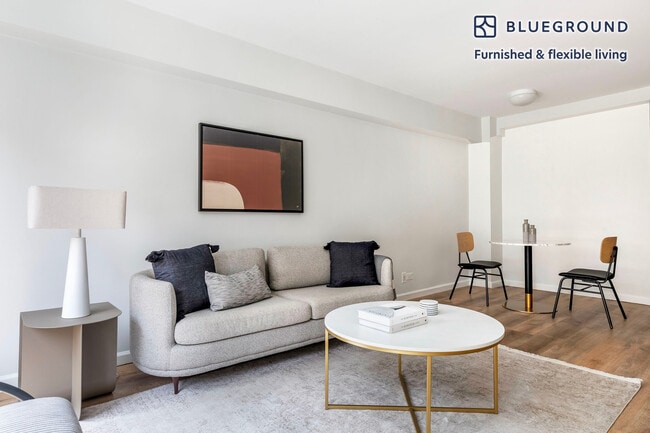 340 E 51st St in New York, NY - Foto de edificio - Building Photo