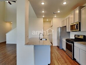 2735 Geronimo Creek in New Braunfels, TX - Foto de edificio - Building Photo