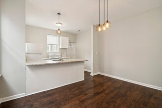 924 S 58th St, Unit Second Floor in Philadelphia, PA - Foto de edificio - Building Photo