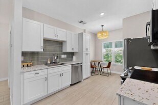 2414 Longview St, Unit 102 in Austin, TX - Building Photo