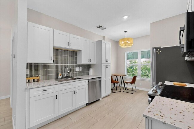 property at 2414 Longview St