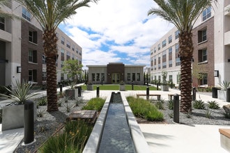 Monterey Station in Pomona, CA - Foto de edificio - Building Photo