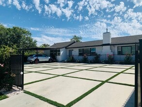 5148 Otis Ave, Unit 5148A Otis Ave in Tarzana, CA - Building Photo - Building Photo