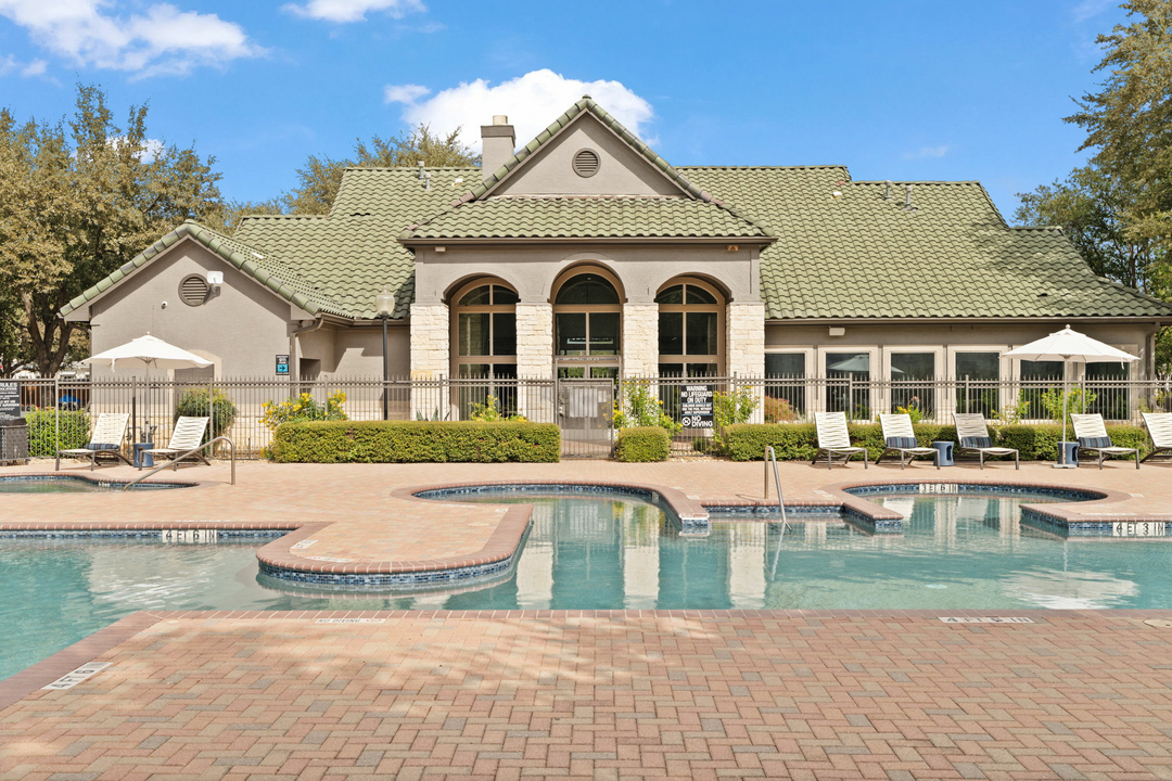 Iron Rock Ranch in Austin, TX - Foto de edificio