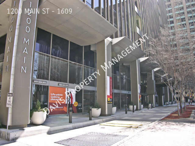 1200 Main St in Dallas, TX - Building Photo