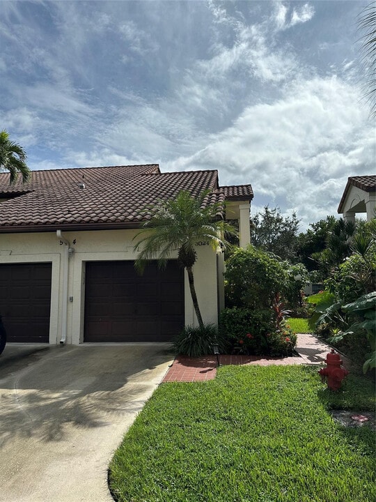 3024 Lucerne Park Dr in Greenacres, FL - Building Photo