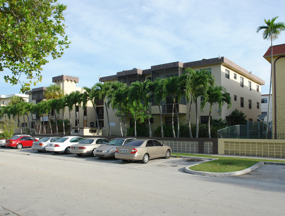 Olympus Apartments in North Miami Beach, FL - Building Photo