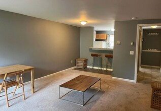 42 N Main St, Unit 50 Mews in West Hartford, CT - Building Photo - Building Photo