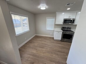 4001 Broadway in Sacramento, CA - Building Photo - Building Photo