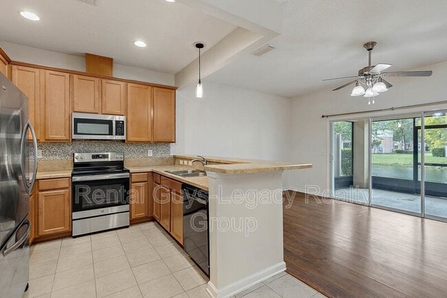 5868 Pavilion Dr in Jacksonville, FL - Building Photo - Building Photo