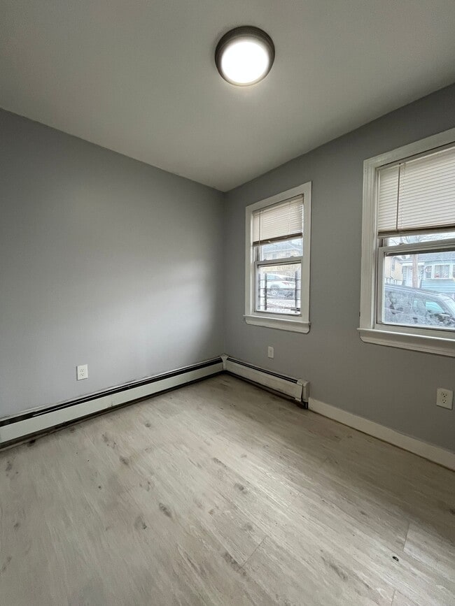 212 Zabriskie St, Unit 1R in Jersey City, NJ - Building Photo - Building Photo