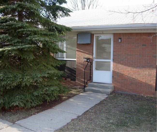 647 Middle Ct, Unit 15