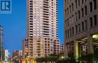 925 Bay St. in Toronto, ON - Building Photo