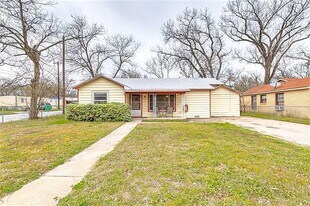 1321 W Frey in Stephenville, TX - Building Photo