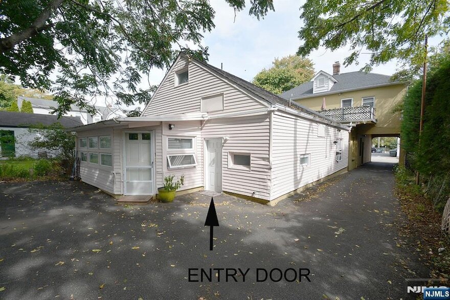318 Harrington Ave in Closter, NJ - Building Photo