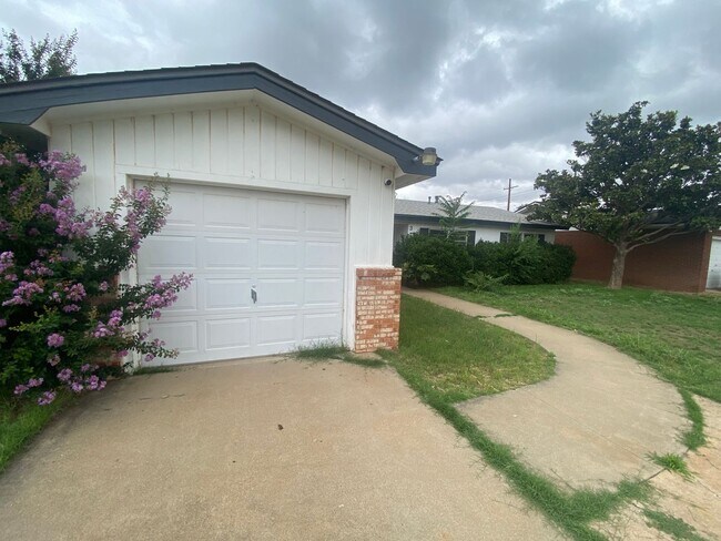 3104 48th St in Lubbock, TX - Building Photo - Building Photo