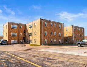924 State St in Bettendorf, IA - Building Photo - Building Photo
