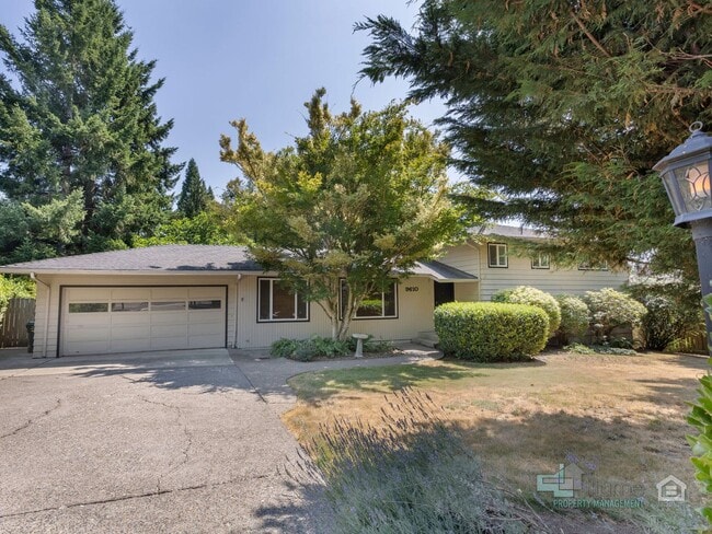 9610 SW Washington Pl in Portland, OR - Building Photo - Building Photo