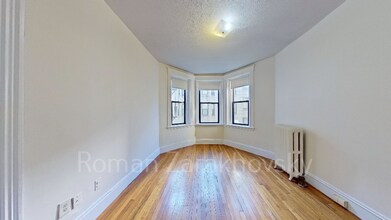 1152 Commonwealth Ave, Unit 45 in Boston, MA - Foto de edificio - Building Photo