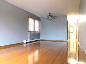 7732 W Addison St in Chicago, IL - Building Photo - Building Photo