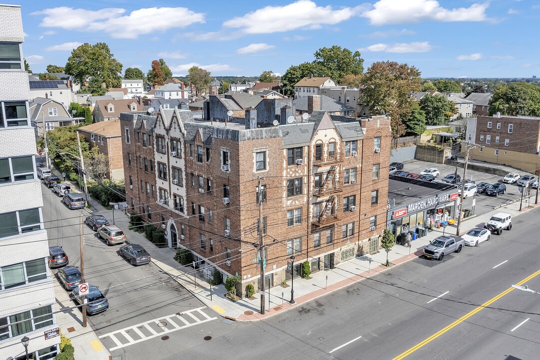 4 Page Ave in Yonkers, NY - Building Photo