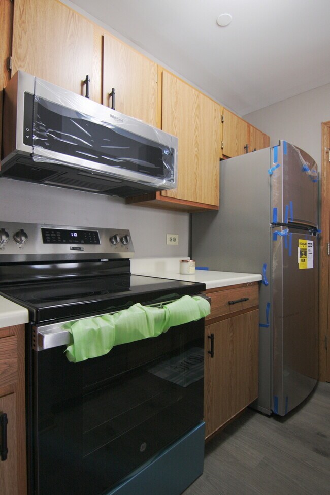 1375 Cunat Ct in Lake In The Hills, IL - Building Photo - Building Photo