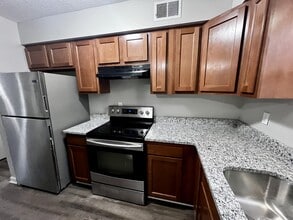 11409 Deham Dr in Louisville, KY - Building Photo - Building Photo