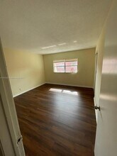 5305 NW 27th St, Unit 6C in Lauderhill, FL - Building Photo - Building Photo