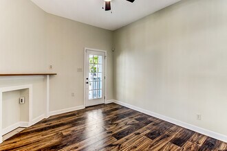 307 W Henry St, Unit A in Savannah, GA - Building Photo - Building Photo
