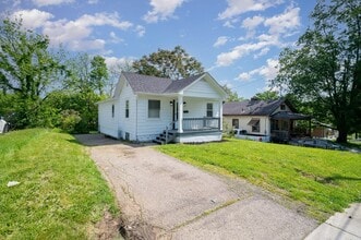 3728 Standish Ave in Cincinnati, OH - Building Photo - Building Photo