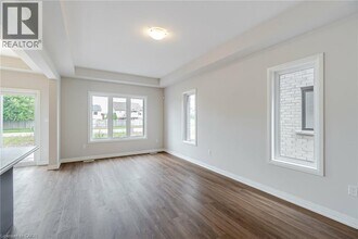 7310 Marvel Dr in Niagara Falls, ON - Building Photo - Building Photo